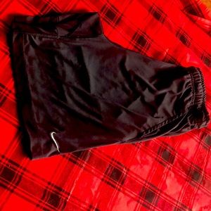 Men’s size small nike dry fit shorts. No snags. Great condition.
